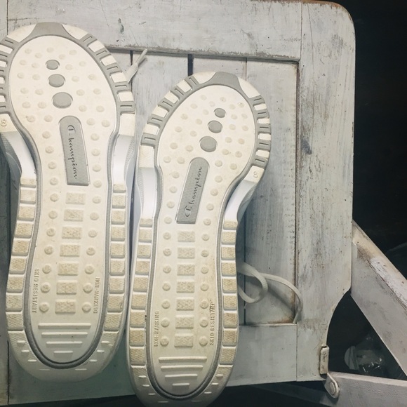 Champion white size 8 sneakers shoes - Picture 4 of 8